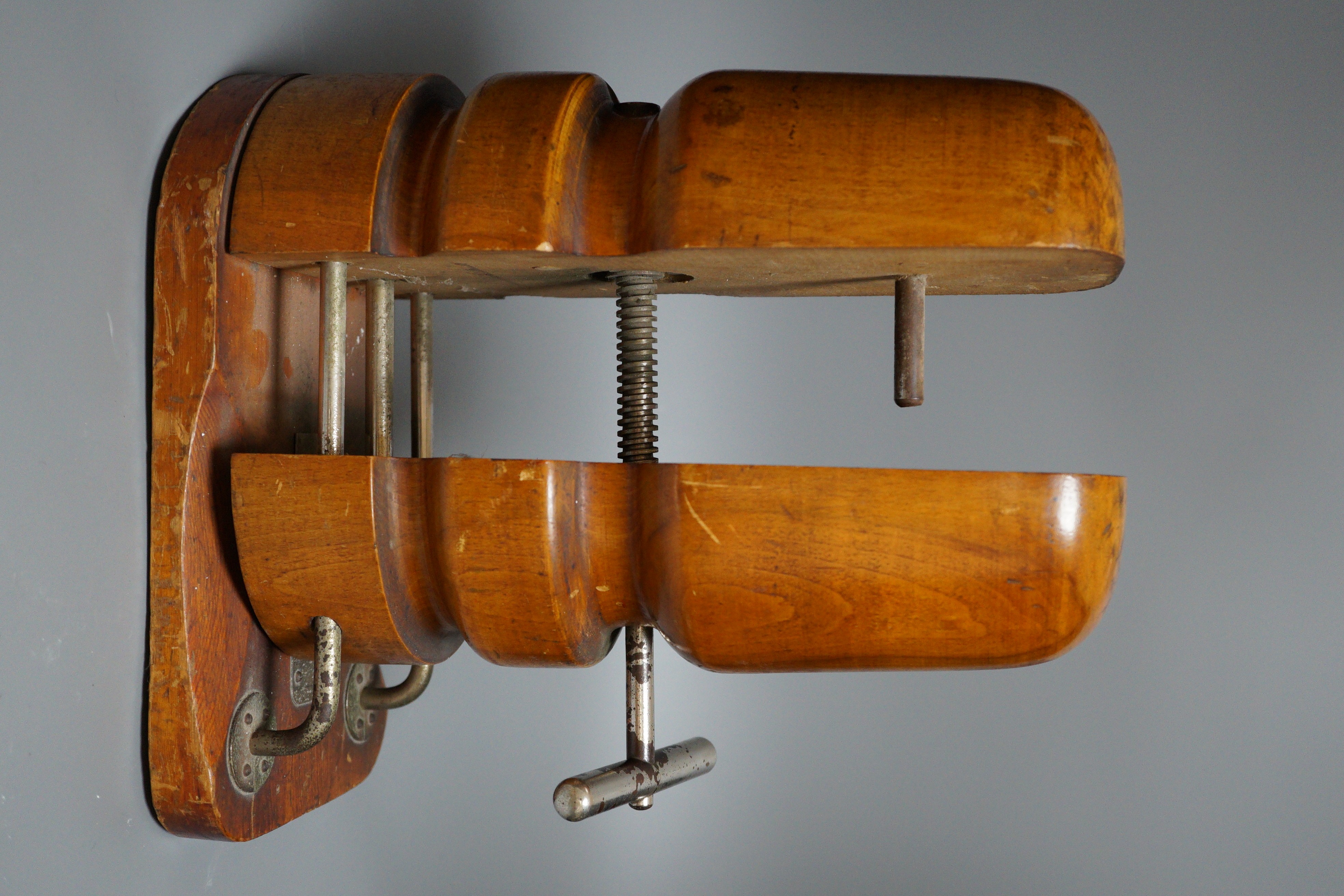 A Vintage turned mahogany hat stretcher